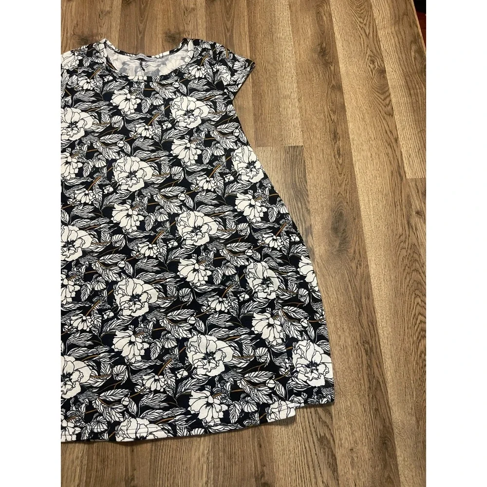 Adriana Dress, Women's Size Small/Medium, Black White, Floral, A-line - Picture 4 of 8